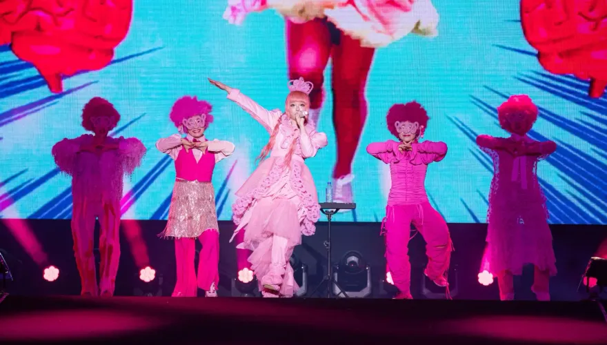 發燒仍敬業上台！卡莉怪妞經典曲連發嗨翻10粉