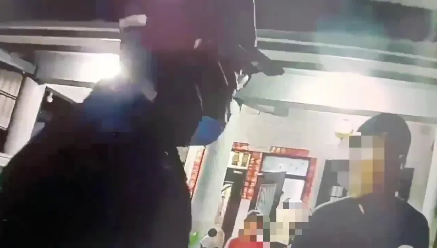 影/厝邊隔壁酒後鬥毆！屏東新園2打3濺血　「冷兵器」鐮刀、鐵橇全上場