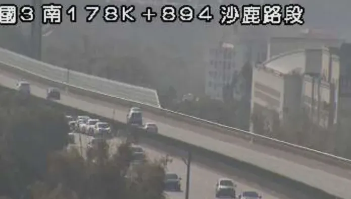 快訊/國3北向沙鹿段「內側車道6車追撞」　回堵2公里傷亡未明