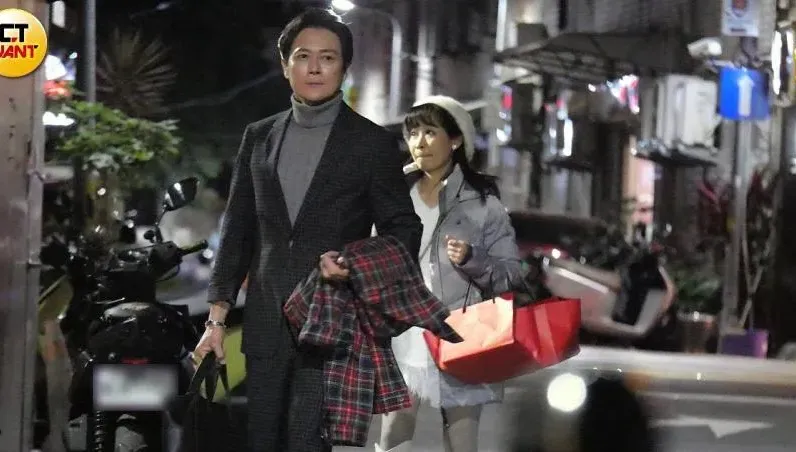 新婚高調放閃！張書偉「十指緊扣」謝京穎出席陳熙鋒婚禮　王燦攜神秘小隻女現身