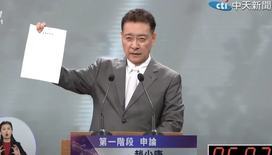 總統大選辯論/震撼彈！趙少康當場簽字辭中廣董事長