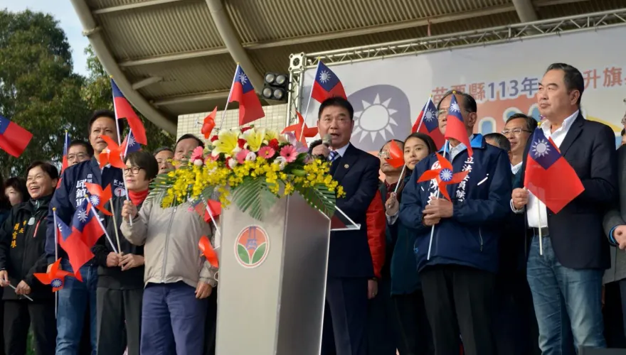 最狂縣長小編有夠猛！一句話讓鍾東錦「自拍胖照」曝光　理由曝光網笑噴