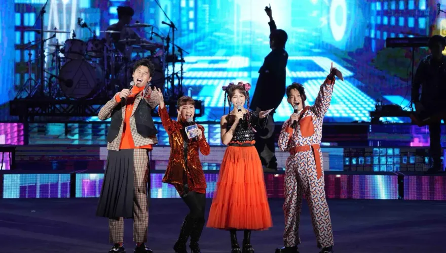 合體Lulu主持跨年！朵拉腸胃絞痛、狂拉肚子　「脫水掉1公斤」現況曝