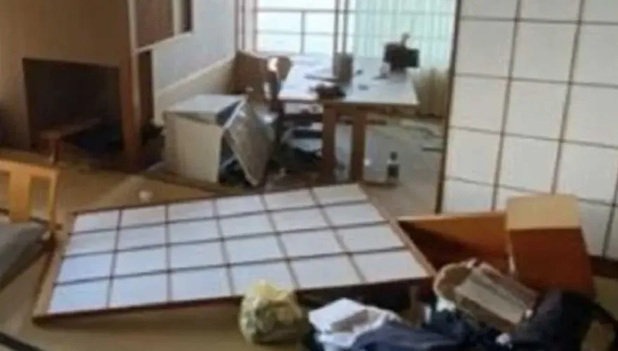 日本第一「加賀屋」受損畫面曝！客房木門被震倒、水泥牆多處剝落