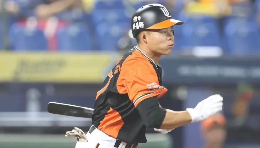 27歲就退休！江亮緯與家人拚事業　獅預計回簽4到5人