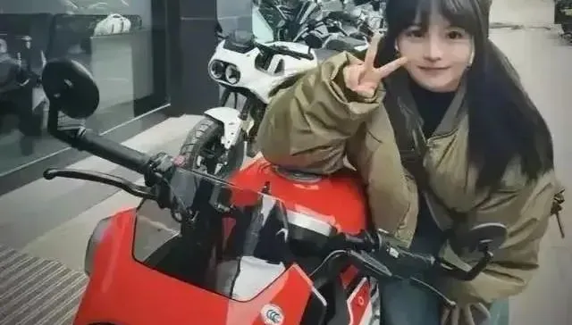 百萬甜美機車網紅命喪海南島！搭朋友車出事溺斃　16歲豬隊友駕駛遭拘留