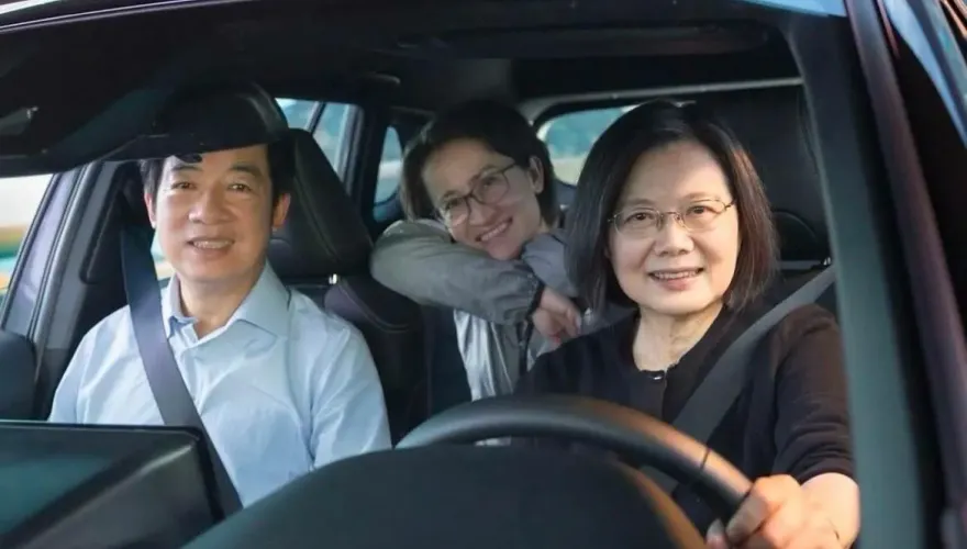 嗆蔡政府這台車滿載貪腐弊案！洪秀柱：國家陷入翻車墜崖的險境