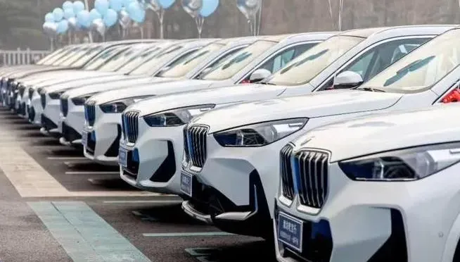 影/神仙公司！山東老闆砸3500萬買「16輛BMW休旅車」寵員工　下步要送房