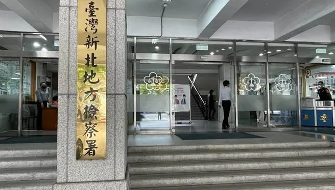 快訊/「割頸案」護兇過頭！新北地院被砲翻　「乾妹」赴警局做筆錄