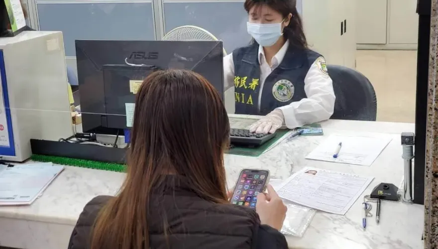 移民法放寬外配居留　越籍單親媽「第一天就申請」女兒成年後可留台