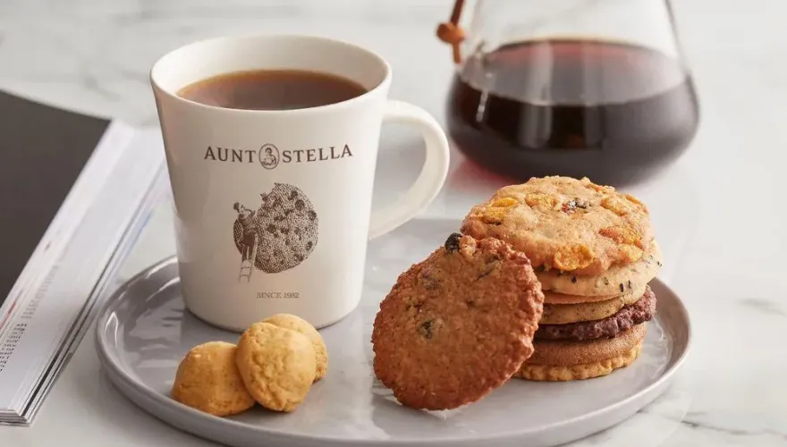 只限今天！Aunt Stella詩特莉「指定飲品買1送1」　星巴克第2杯半價