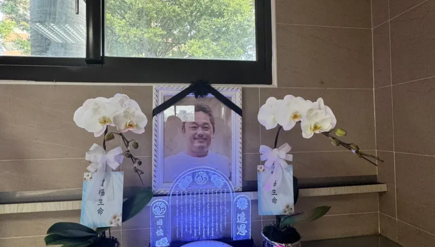 兩任前妻陪伴張誌家靈前！上午僅數名友人前來捻香