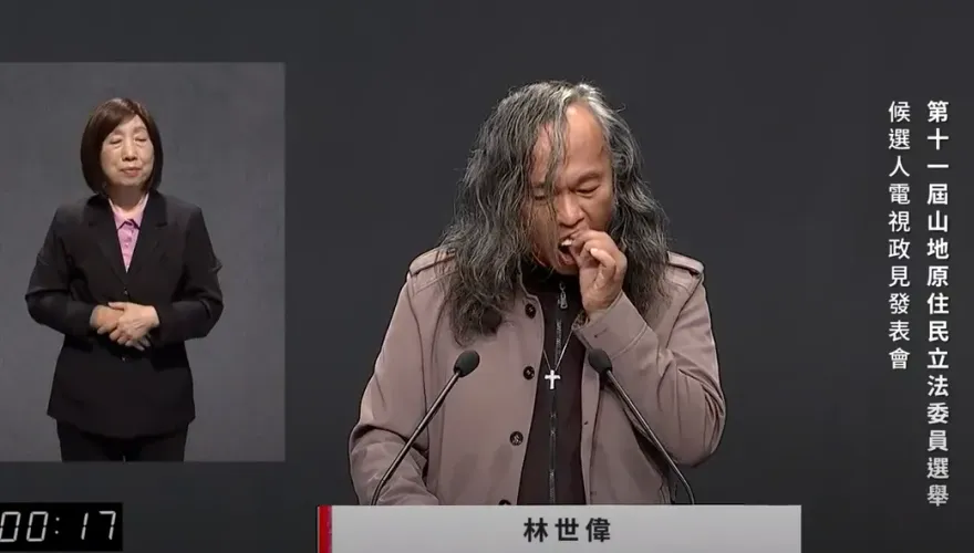 「涉性騷」立委候選人政見會狂飆國罵　罵蔡政府罵到「假牙噴飛」