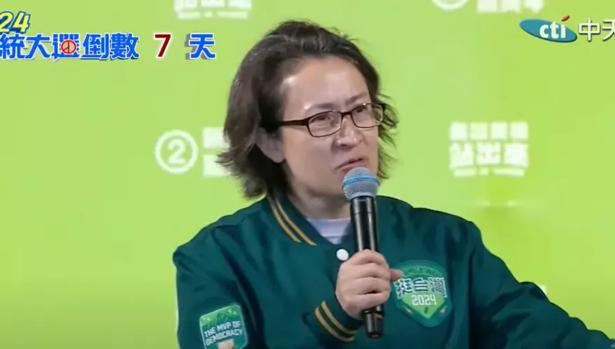 蕭美琴特勤隨扈是「女主播」！曾登國軍月曆封面