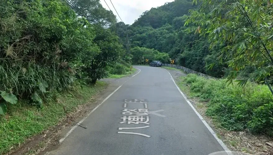 快訊/4男大生相約汐止跑山　20歲男「追車隊」失控自撞電桿喪命