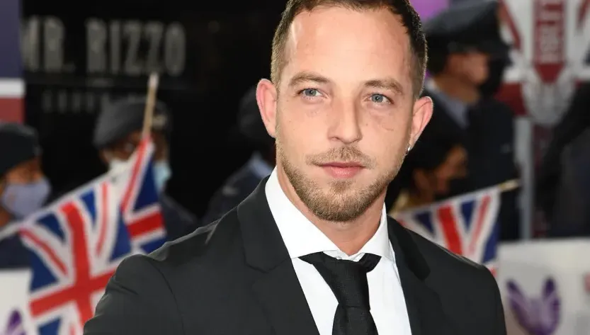 從租客到結婚！英國歌手「譜出姊弟戀」…妻子被發現陳屍家中