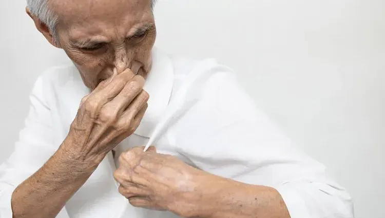 年紀越大「老人味」越重！醫曝：氣味3原因＋除臭3方法