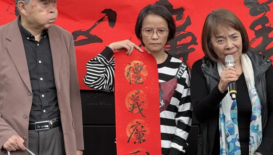 影/抗議「修改108課綱」！車隊繞行教育部鳴放喇叭⋯ 區桂芝要「經濟學人」道歉