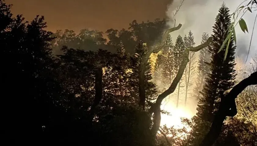 苗栗「爆竹工廠」暗夜爆炸！夜空都被照亮　恐怖畫面曝光