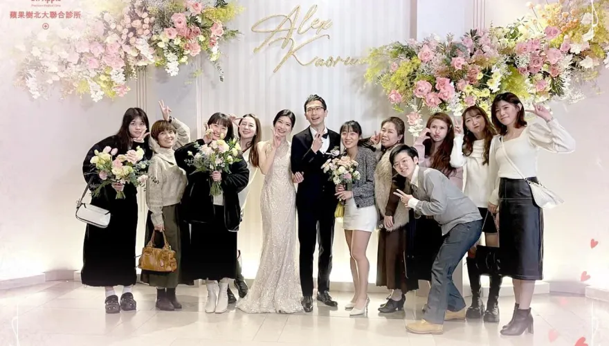 81萬人氣YTR蒼藍鴿結婚了！　新娘正臉曝光...網刷一排祝福：郎才女貌