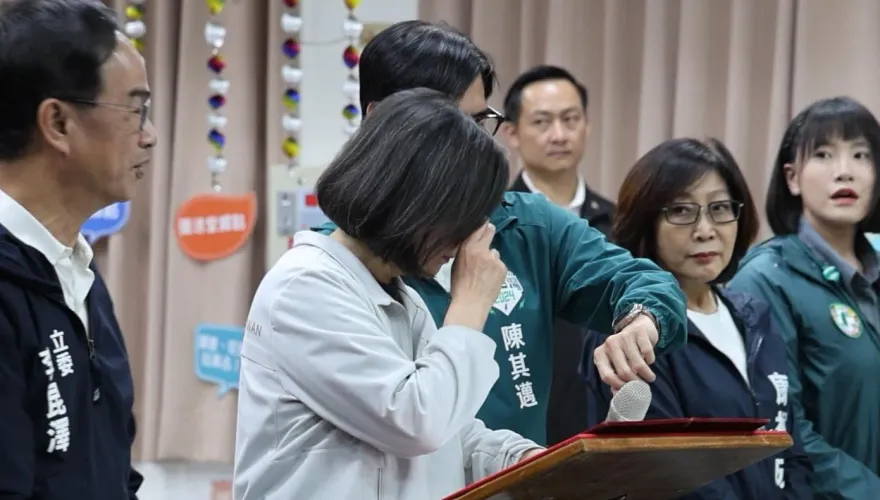 國家警報大響蔡英文臉書要民眾放心！大批網友灌爆轟：芒果乾真便宜啊！