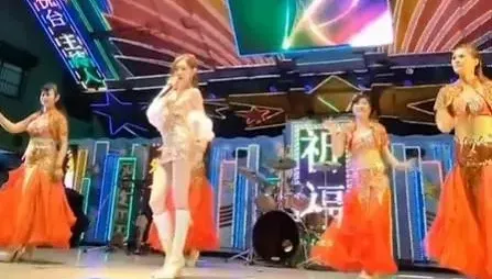 影/連千毅爆乳女秘書屏東跳艷舞！網酸「淪廟會咖」　她爽回：收入是過去3倍