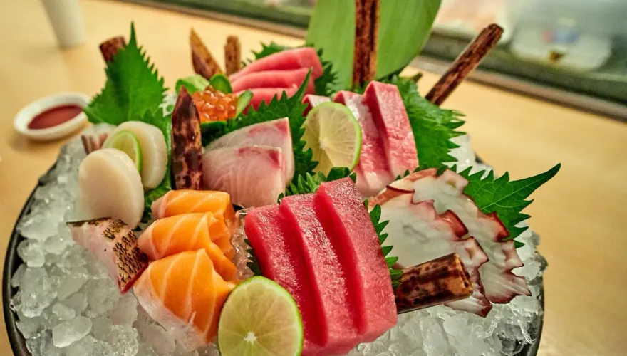 生魚片吃太多會敗血症？醫警告「3類人」千萬別吃：致死率超過50%