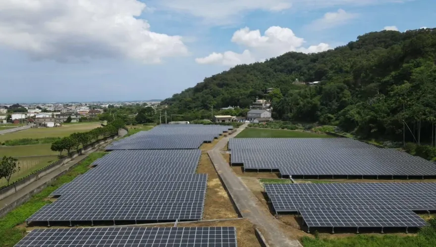 經濟部提高綠電占比並開徵碳費　綠石全球能源基金成焦點