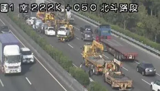 快訊/國道1號北上221.7K「7車追撞」占內線車道　後方回堵4公里