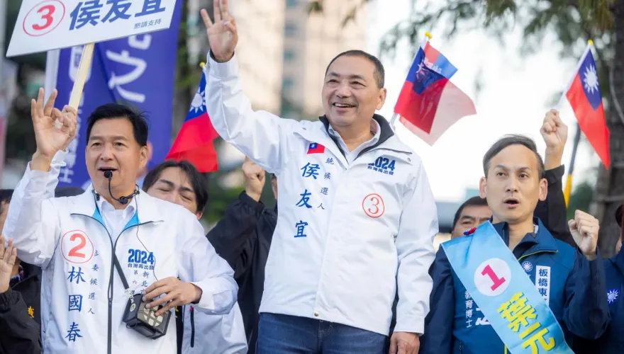 葉匡時表態了！「一手勢」高喊票投侯康配　網讚：美陸台三方都安心
