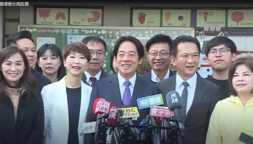 影/賴清德繫紫色領帶投票　稱「昨晚睡得好、今日天氣好」
