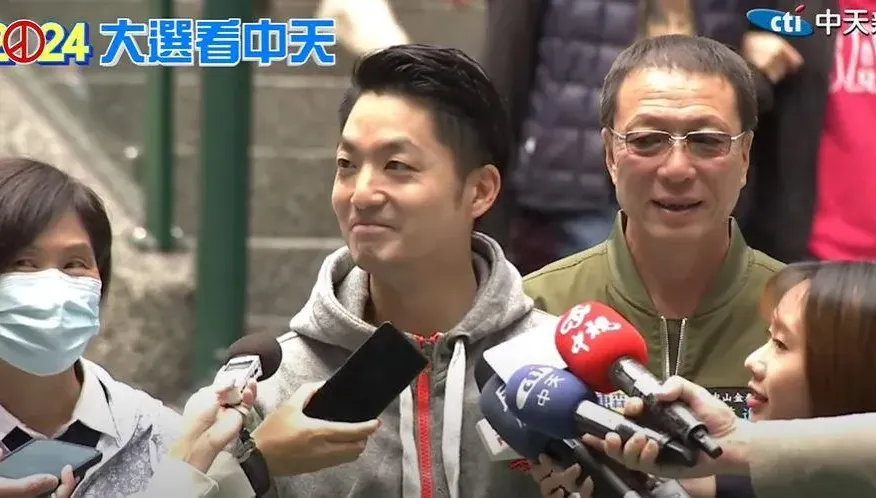 影/蔣萬安投票太太沒隨行？　「等我換班回家顧三位寶貝」