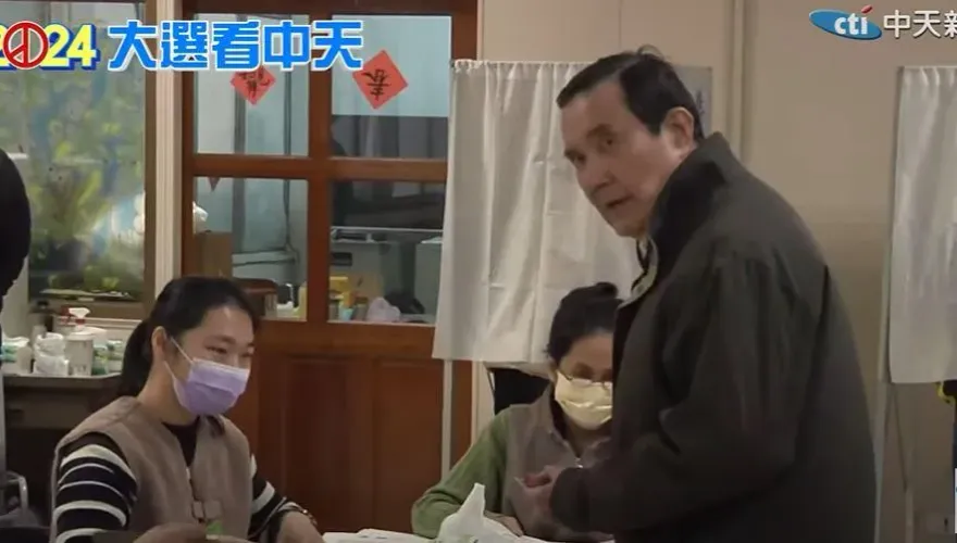 馬英九先赴頭寮謁陵再投票　被問跟經國先生說什麼只回「2字」