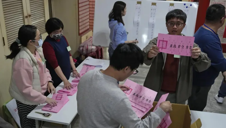 緊盯開票進度！《BBC》、《NHK》、港媒「不斷更新」大選最新得票數