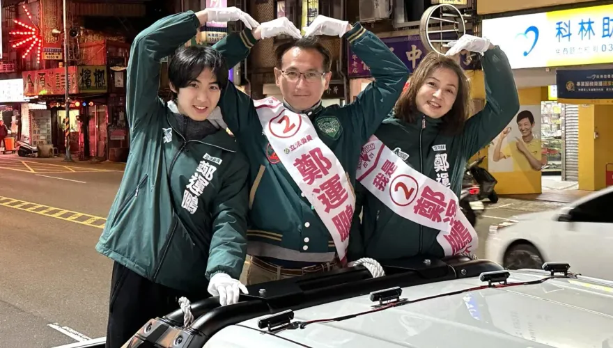 鄭運鵬帥兒「正臉照曝」！阿姨們暴動排隊當媳婦　嗨喊：國民公公