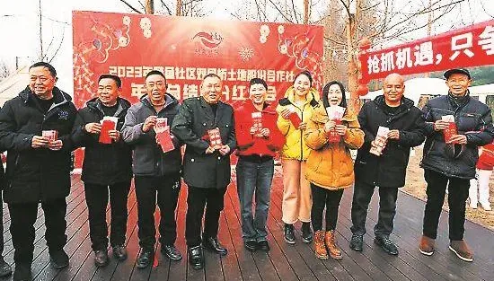 社區春節前發214萬元「年終獎」　村民喜領近萬元大紅包嗨翻