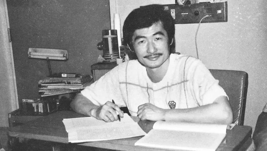 施明德肝癌離世！專家曝：5徵兆盡速就醫　腹水、下肢水腫恐來不及