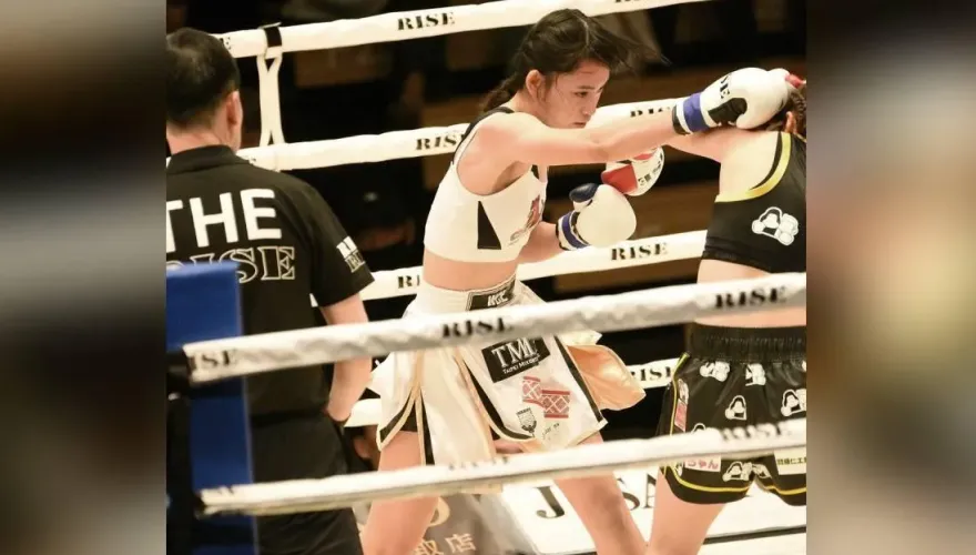 影/日本女王狂攻下盤！台灣格鬥正妹2回合TKO淚吞敗