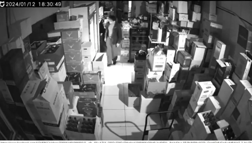 影/台中無業男佯裝買酒溜進倉庫行竊　女店員被「盜刷9萬」才知皮包不見