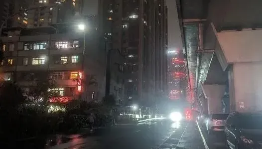 快訊/汐止新台五路「路燈全黑」　網怒：從南港就開始塞車