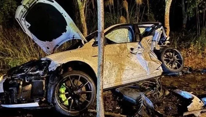 花蓮鳳林30改裝車「競速」車聚！他失控連撞6車釀5傷…車友全跑光