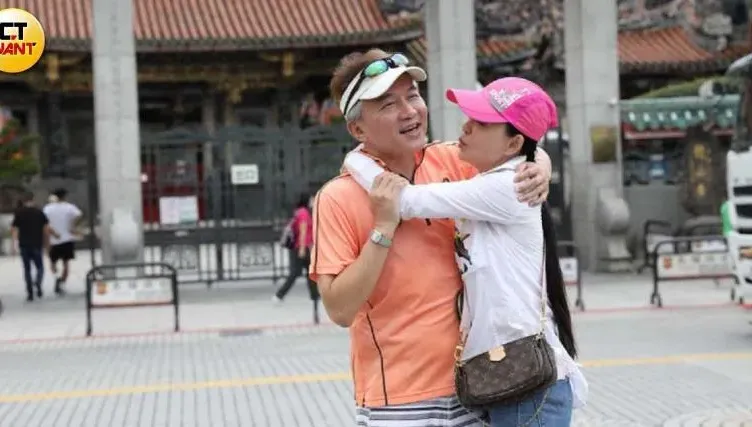 不爽遭影射「摔麥飆罵」！狄鶯氣喊「拿出影片來」不背鍋…嚴立婷親上火線回應