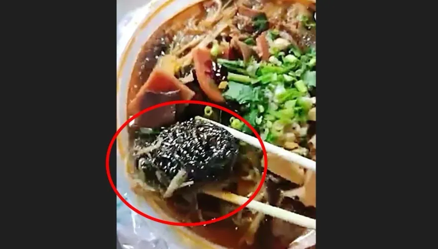 吃麻辣送刷碗工具？女子點外送　食物內竟撈到整顆「鋼絲球」氣瘋投訴