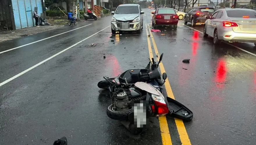 影/羅東死亡車禍！7旬婦騎車疑闖紅燈遭撞亡　驚悚彈飛影片曝光