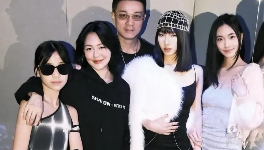 1家5口罕見合體！Elly滿18歲生日趴「超辣」大解放　小S不捨：已經感到寂寞