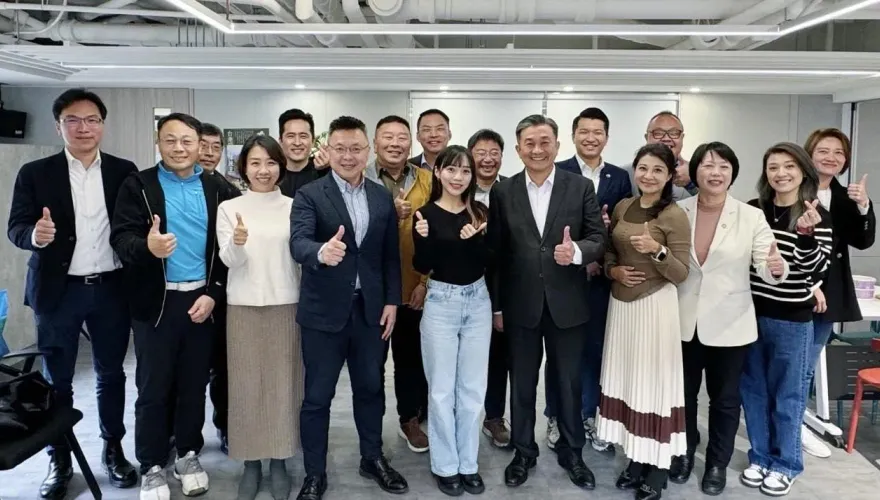 黃捷加入湧言會！王定宇PO顏若芳、林楚茵入鏡照片喊：歡迎加入這個大家庭