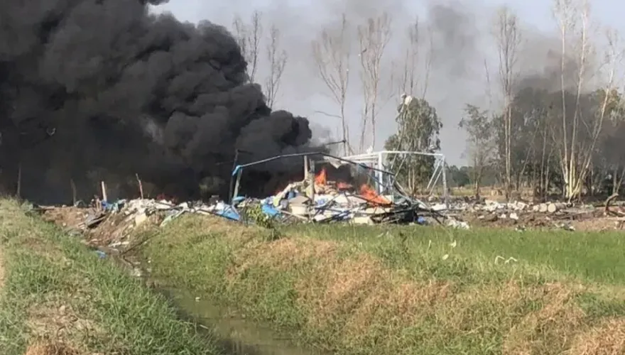 快訊/影/泰國鞭炮工廠不明原因爆炸「至少20人當場罹難」　現場炸成平地
