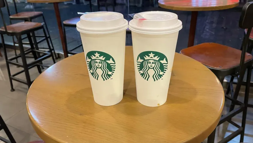 週一上班不憂鬱！星巴克第二杯折100　超商買飲料還能抽機票