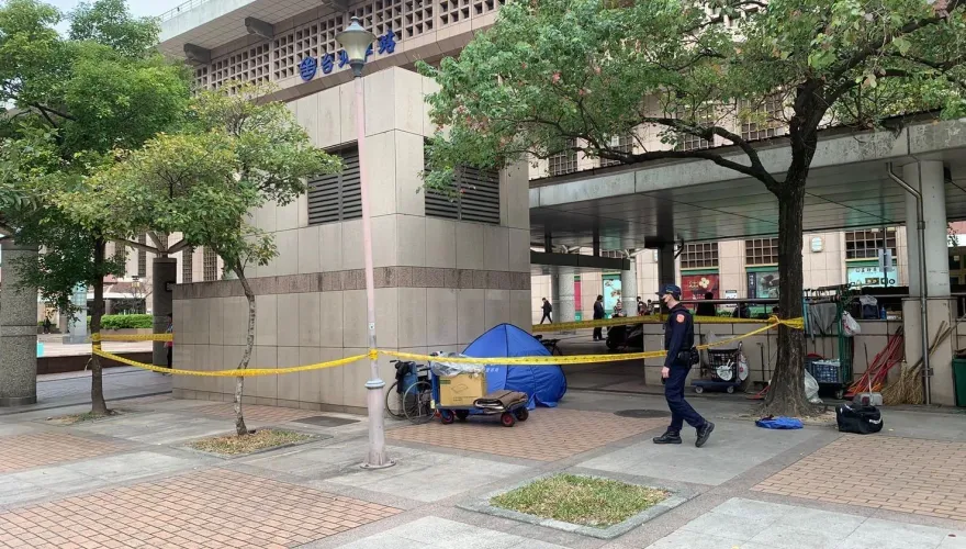 快訊/畫面曝光！台北車站男街友猝逝「帳篷家中」　疑慢性病致死
