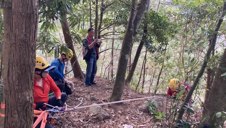影/壞消息！桃園特戰兵衝馬崙山打獵「帽子掛樹枝」失聯　空拍機谷底尋獲遺體